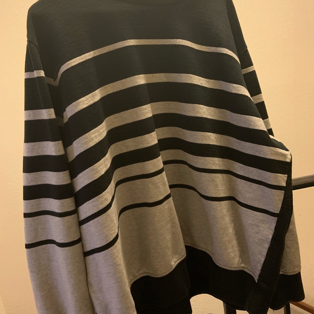 Men’s Rocawear sweat shirt